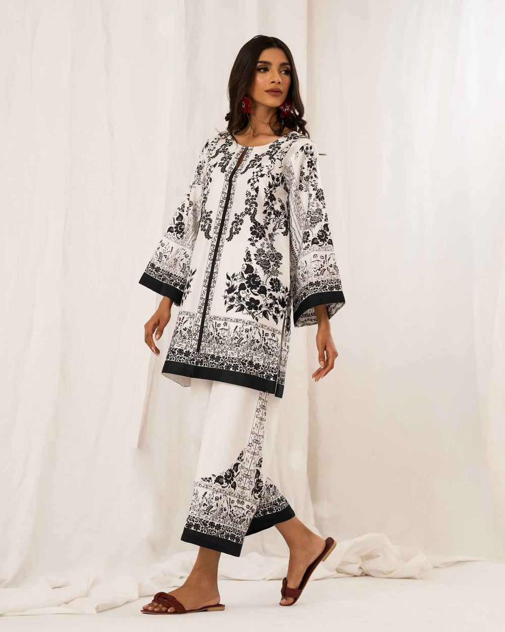 Black & White Floral Printed 2-Piece Suit Y 114