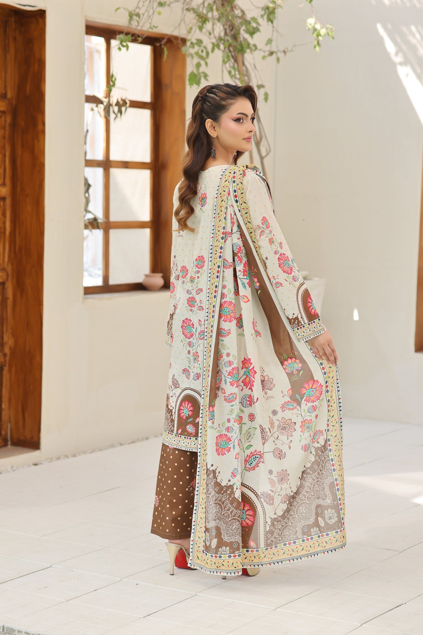 ZZ-UN-26008 Classic Floral Printed Lawn 3-Piece