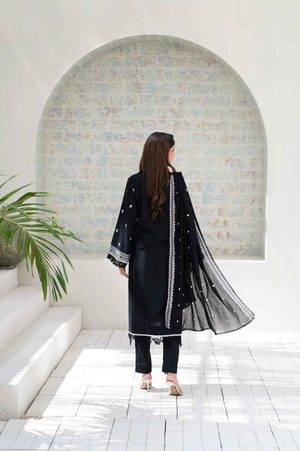 Black Noir 3- PCs Embroidered Lawn Suit | ZZ-BL-26034