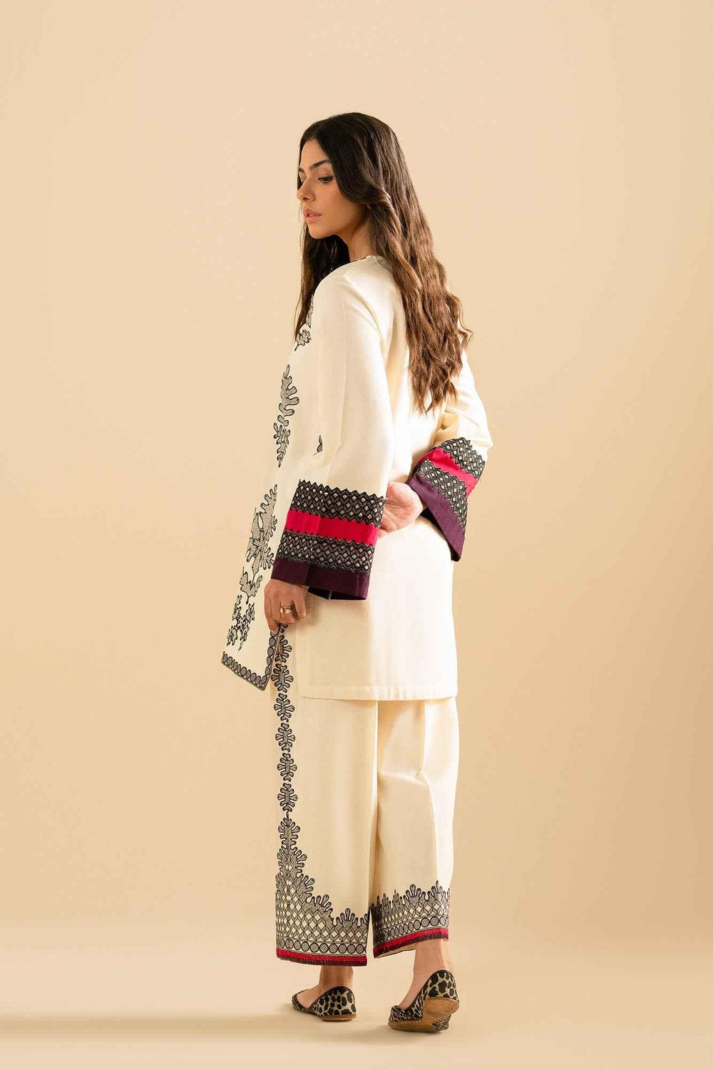 Sofisticated Floral Y-16