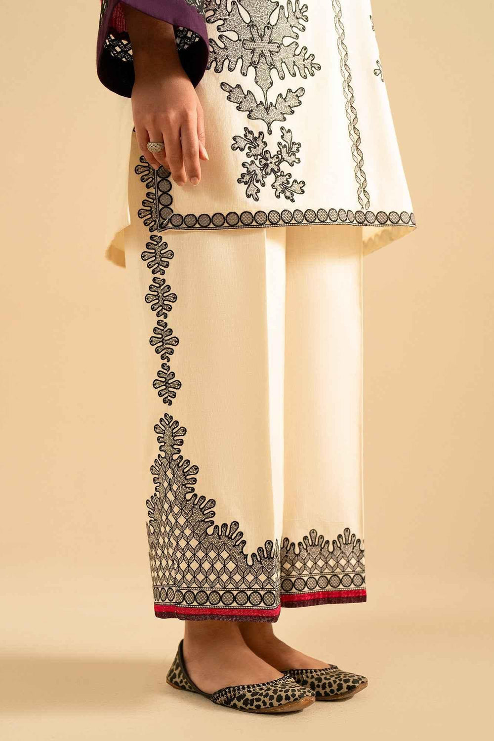 Sofisticated Floral Y-16