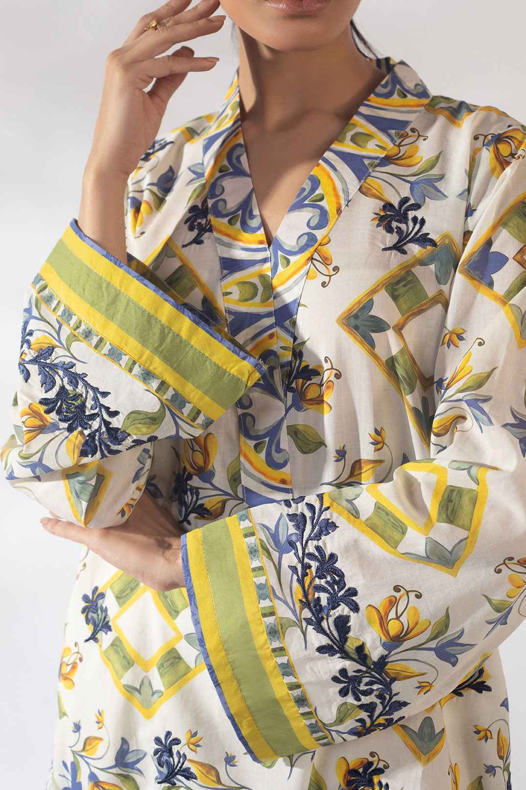 White Base V neck Stitched 2 Piece Suit: Y-46