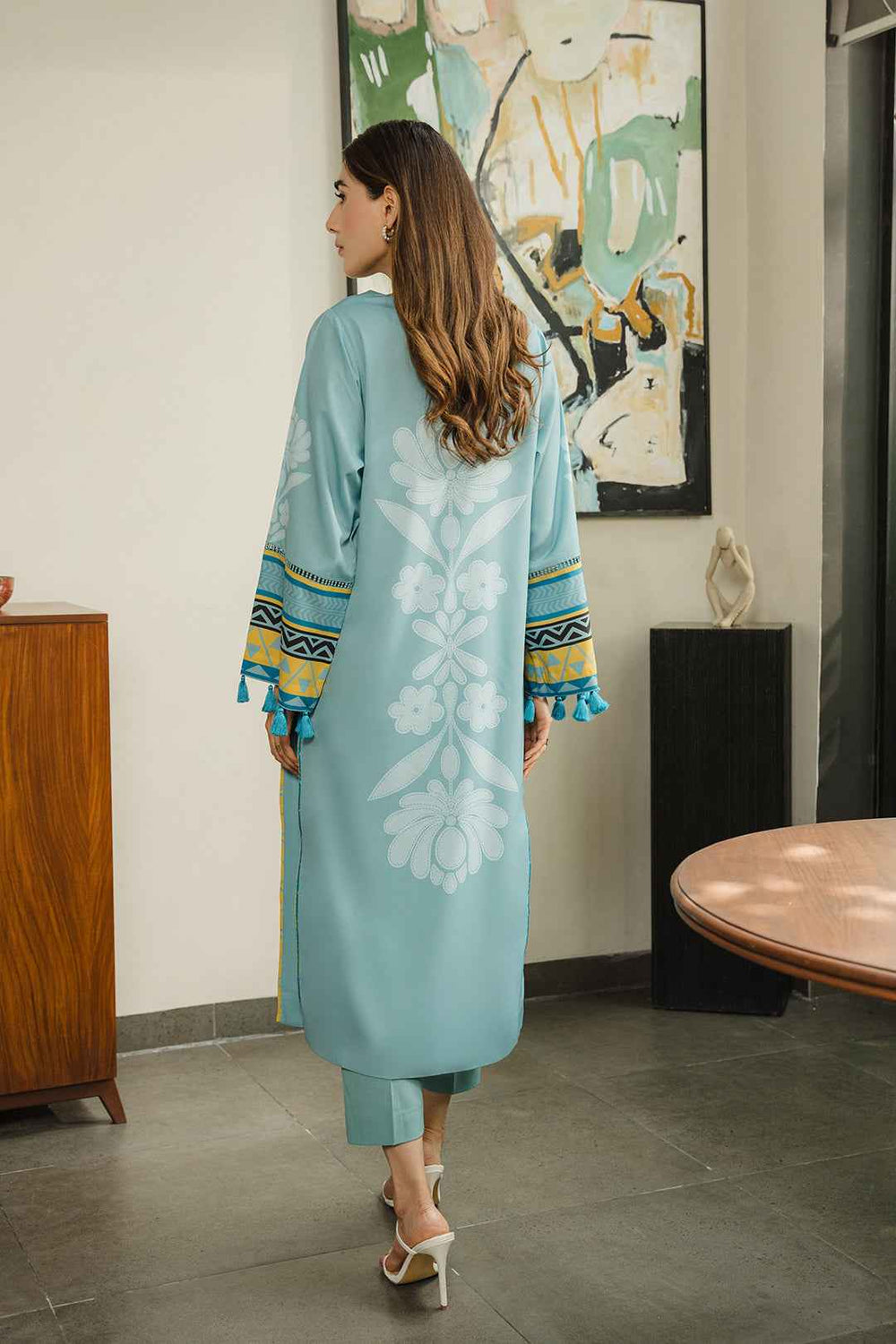 Serene Elegance – YL-16