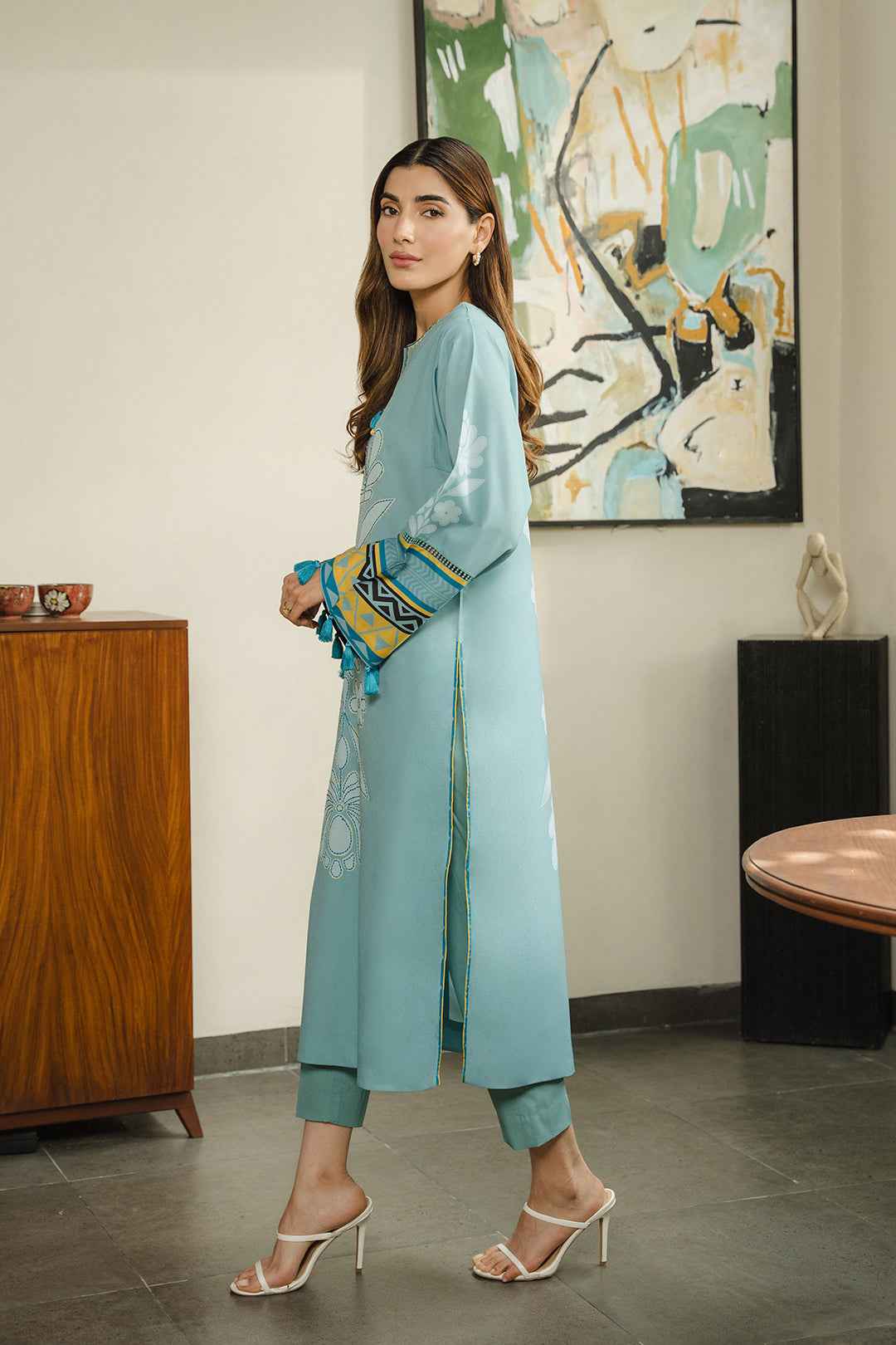 Serene Elegance – YL-16