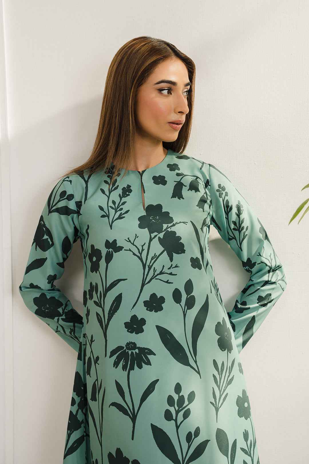 Verdant Grace Elegant Dress – Timeless Elegance for Any Occasion