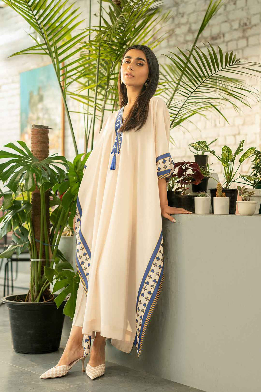 Luxury Resort Wear Kaftan with Ethnic Print Trim  ( YL- 58 )