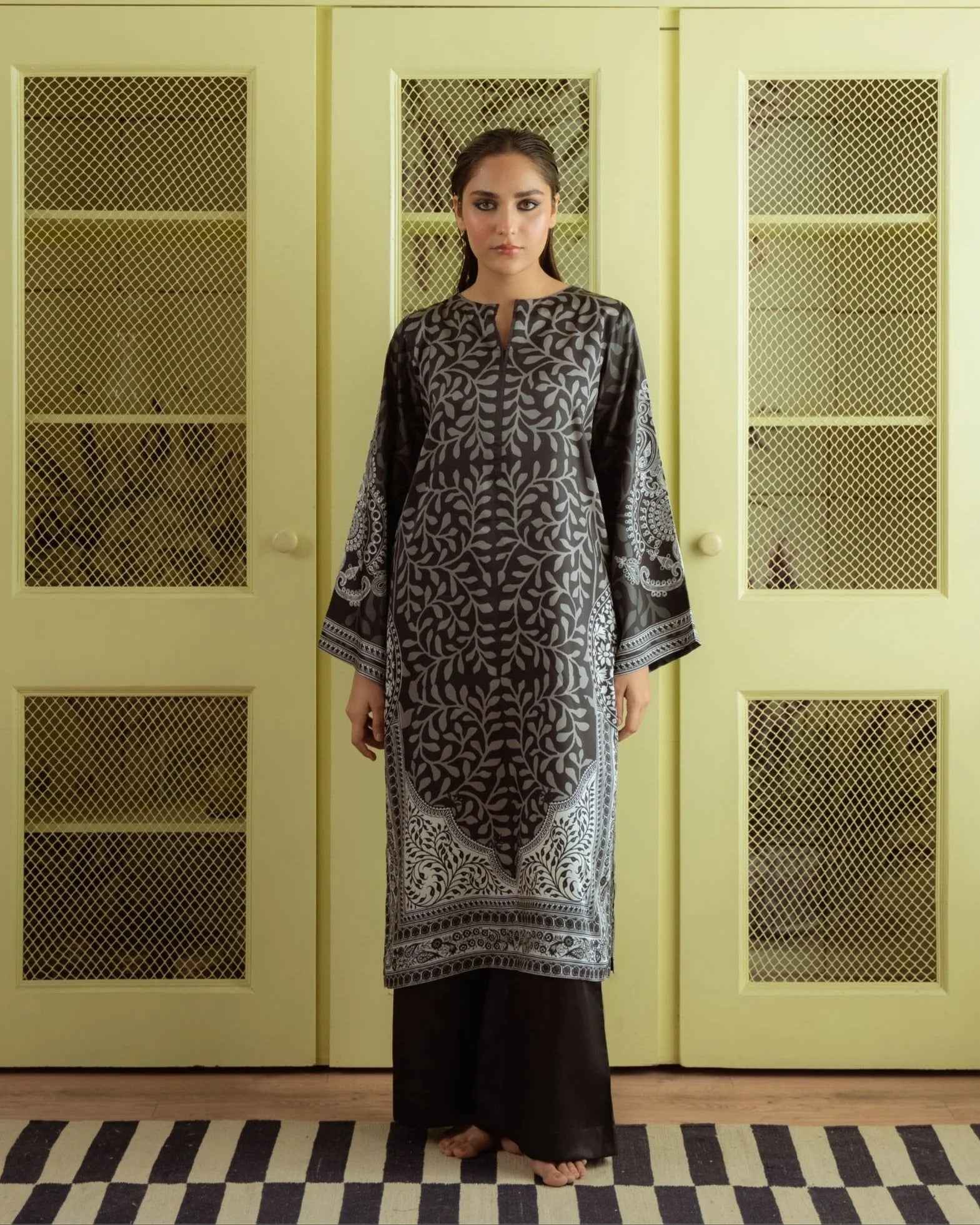 Monochrome Leaf Print Black Kurta ( YL -79 )