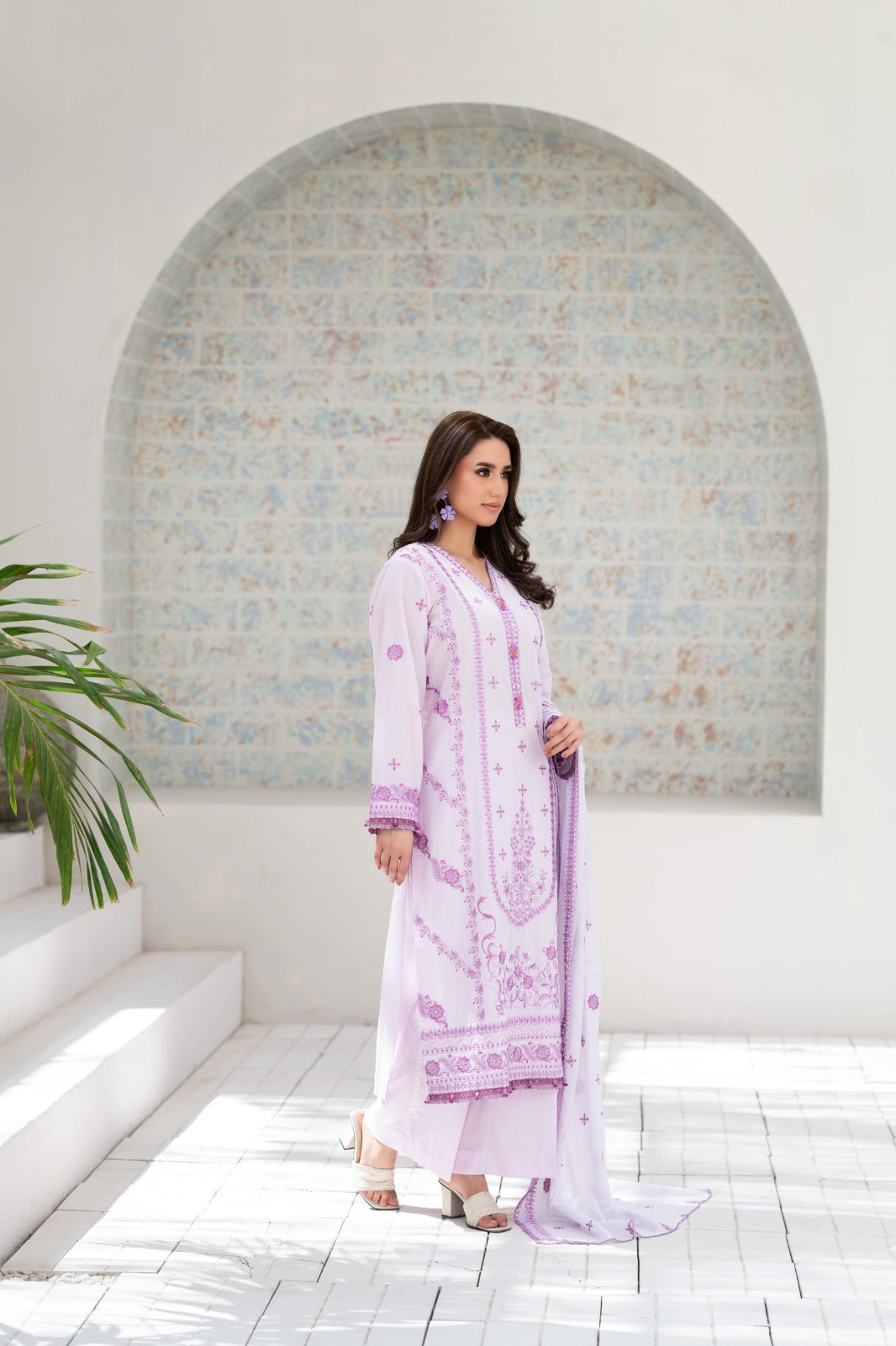 Embroidered Lawn 3-Piece ZZ-EMB-26037